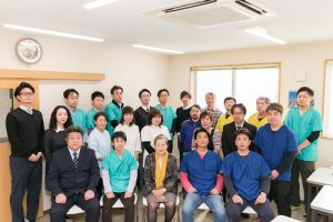 社員、得意先の先生方、メーカー、ディーラーの方々に この四十年間、御縁を大事にし、今もなお救われてます