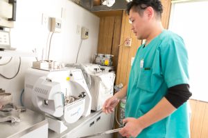歯科技工物をスピーディーに製作するため、 日夜技術の向上に努める